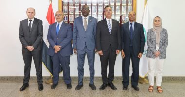رئيس البريد يستقبل مدير عام البريد السوداني لبحث التعاون المشترك 