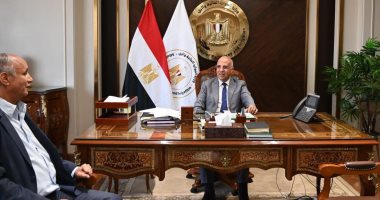 وزير الرى يجتمع مع رئيس مجلس إدارة شركة الكراكات المصرية لمتابعة نشاطها