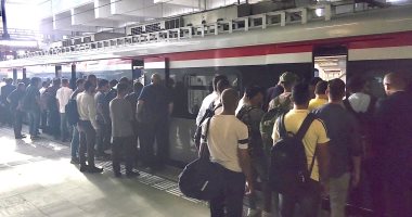 إقبال كبير على القطار الخفيف LRT بأول أيام العمل فى الوزارات.. صور