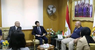 محافظ الوادي الجديد يلتقي رئيس مكتب "جايكا" بمصر لبحث تنفيذ مشروعات متطورة 