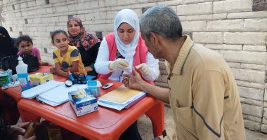 "صحة المنيا" تنظم قافلة طبية لأهالى قرية "7" ضمن "حياة كريمة"