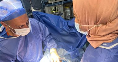 مستشفى بنها الجامعى ينجح فى إجراء جراحتين نادرتين لشاب وطفل