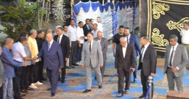 محافظ القاهرة يقدم العزاء في وفاة مدير عام الإنقاذ المركزى بهيئة النظافة