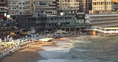ارتفاع الأمواج وعدم استقرار حالة البحر بالإسكندرية مع رفع الراية الحمراء غربا