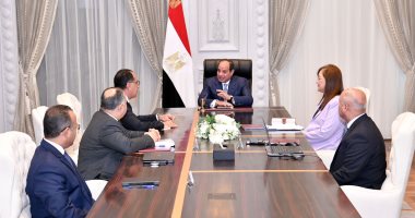 الرئيس السيسى يطلع على جهود صيانة شبكة الطرق القومية