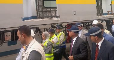 وزير النقل يتسلم قطار مترو أنفاق صنع في مصر بمصنع سيماف