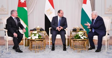 قادة مصر والأردن وفلسطين: حل قضية فلسطين وتحقيق السلام ضرورة إقليمية ودولية