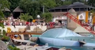 إصابة 7 أشخاص فى انهيار مفاجئ لمنصة ألعاب مائية فى ملاهى بألمانيا.. فيديو