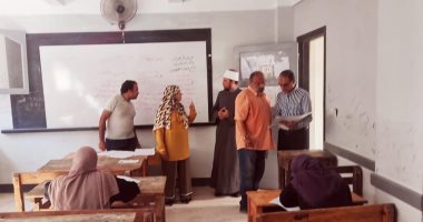 رئيس المنطقة الأزهرية بالإسكندرية يتفقد امتحانات الدور الثانى للثانوى الأزهرى