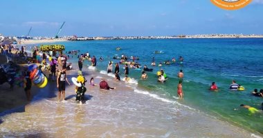 رفع الرايات الخضراء على كافة شواطئ الإسكندرية مع نسبة إقبال متوسطة