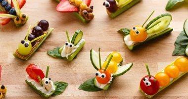 أفكار فنية ممتعة لتقديم الفواكه والخضراوات للأطفال.. منها الفراشة