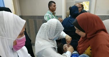 محافظ شمال سيناء يتابع حملة التطعيم ضد شلل الأطفال بمدينة العريش.. صور