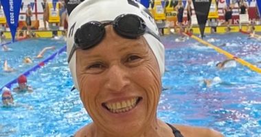 في عمر الـ 81.. نجوى غراب تحقق فضية بطولة العالم لسباحة الماسترز 