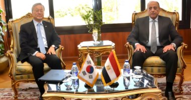 وزير الطيران يلتقى سفير كوريا الجنوبية لدى القاهرة