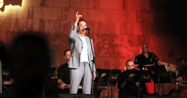 مدحت صالح يرفع شعار كامل العدد فى أول حفلات مهرجان القلعة للموسيقى والغناء