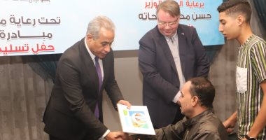 وزير العمل يطلق مبادرة "سلامتك تهمنا" بشرم الشيخ.. صور