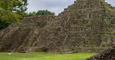 العثور على جماجم ورؤوس مقطوعة في هرم المايا بالمكسيك