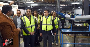 رئيس الوزراء يزور مصانع إنتاج السيارات بجنوب أفريقيا
