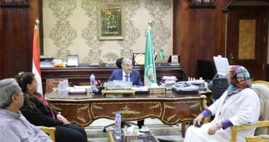 محافظ المنيا يلتقى عددا من أعضاء مجلس الشيوخ لمناقشة طلبات المواطنين