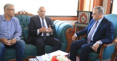 محافظ سوهاج يلتقى رئيس شركة المقاولات المصرية لمناقشة تنفيذ المشروعات