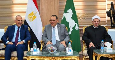 ‫وزير الرى يتفقد مشروعات الموارد المائية والرى بمحافظة الشرقية