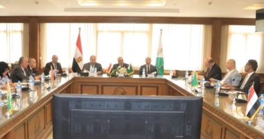محافظ الجيزة يلتقى أعضاء مجلس النواب عن دوائر أوسيم والوراق وإمبابة
