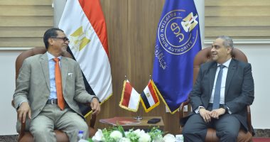 رئيس هيئة الدواء المصرية يلتقي سفير إندونيسيا لدى مصر