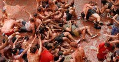 مهرجان الطماطم فى إسبانيا يثير الجدل مع استهلاك 150 طنا وسط المجاعة العالمية