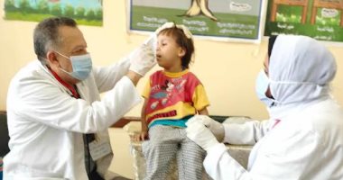 محافظ المنيا: توقيع الكشف المجانى على 13 ألف مواطن خلال قوافل طبية