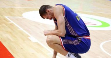 مأساة بمونديال السلة.. لاعب منتخب صربيا يفقد كليته بمباراة جنوب السودان.. فيديو
