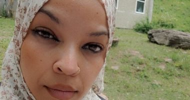 أمريكية مسلمة تقاضى مسئولى سجن أجبروها على خلع الحجاب لالتقاط صورة جنائية