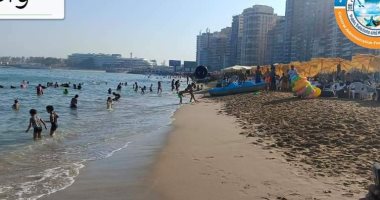 رفع الراية الصفراء لارتفاع الأمواج بشواطئ العجمى غرب الإسكندرية