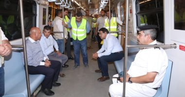 وزير النقل يستقل مترو الخط الثالث للاطمئنان على جاهزية المحطات الجديدة قبل الافتتاح
