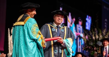 جامعة إيست لندن تمنح الدكتوراة الفخرية للدكتور أيمن عاشور وزير التعليم العالى تقديرًا لتاريخه العلمى