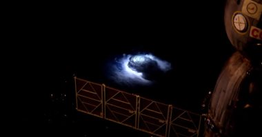 رائد فضاء يستخدم كاميرا جديدة لتصوير ضربات البرق من خارج الأرض
