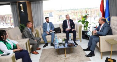 محافظ أسوان يستعرض مع سفير بيلاروسيا فرص الاستثمار والسياحة.. صور