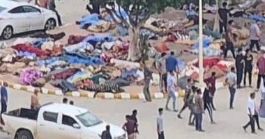ليبيون في مدينة درنة يدفنون 350 جثمانا لضحايا كارثة إعصار دانيال