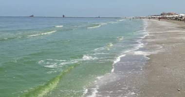 ظاهرة آمنة.. "علوم بورسعيد" تكشف أسباب اللون الأخضر بمياه الشاطئ