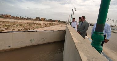محافظ شمال سيناء يتابع عمليات تصريف مياه الأمطار من شوارع العريش