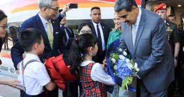 خلال زيارته للصين.. رئيس فنزويلا يمنع صحفيا صينيا من التحدث باللغة الإنجليزية