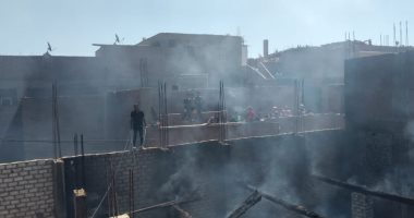 السيطرة على حريق هائل بـ 3 منازل بقرية الفراسية ساقلته سوهاج.. صور