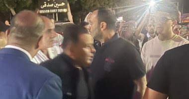 عمرو مصطفى وطارق علام وحسام حسنى يقدمون واجب العزاء فى شقيق محمد فؤاد