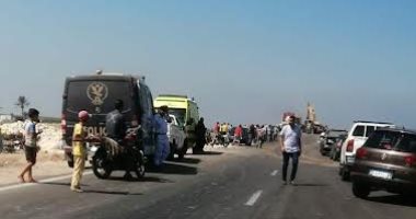 إصابة 13 شخصا إثر انقلاب ميكروباص بطريق الإسكندرية الصحراوى