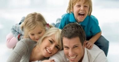 أظهر حبك وشاركه فى لعبه.. 7 طرق لتعزيز العلاقة بين الوالدين والطفل