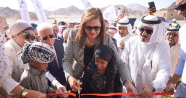 وزيرة التخطيط ومحافظ جنوب سيناء يفتتحان أعمال تطوير التجمع البدوى "منحر الناقة"