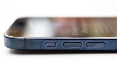 إيه الفرق؟.. أبرز الاختلافات بين هاتف iPhone 13 mini وiPhone XS Max