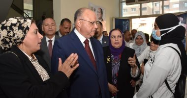 محافظ القاهرة يتفقد قافلة جامعة عين شمس التنموية الشاملة بحى أهالينا