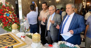 توافد المواطنين على ضريح "عبد الناصر" لإحياء الذكرى الـ 53 لرحيله.. فيديو