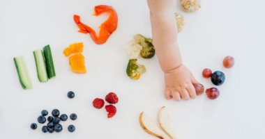 نصائح غذائية لحماية طفلك من نزلات البرد مع تقلبات الطقس
