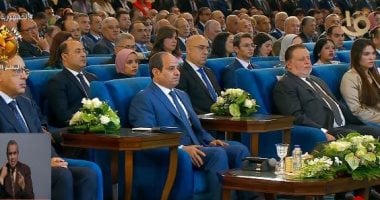 الرئيس السيسي يشاهد فيلما تسجيليا عن الاقتصاد المصرى خلال مؤتمر حكاية وطن